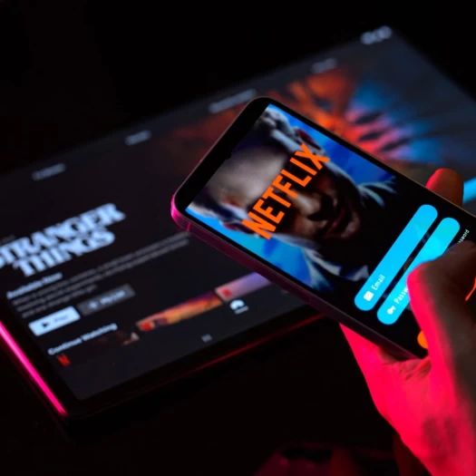 Netflix: Έξοδος στις αγορές με ομόλογο 1 δισ. δολαρίων εν μέσω επιβράδυνσης της ανάπτυξης