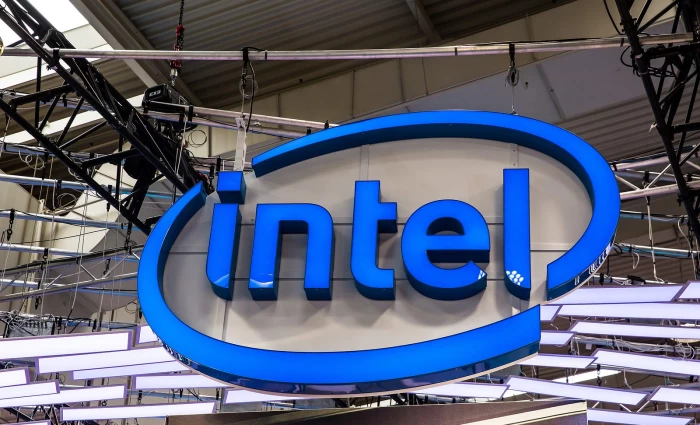 Intel: Πουλά μετοχές ύψους 15 δισ. δολαρίων εν μέσω της εκρηκτικής ζήτησης για AI