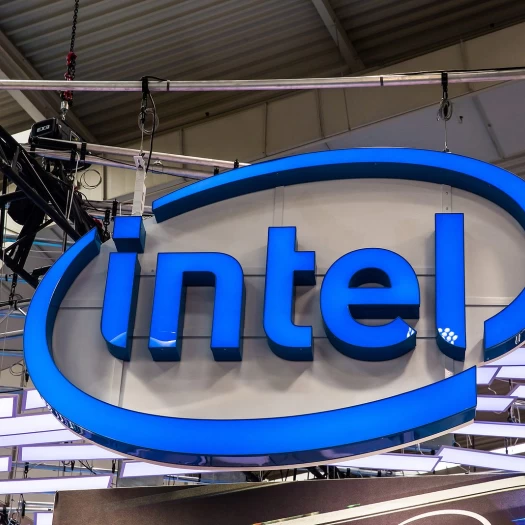 Intel: Πουλά μετοχές ύψους 15 δισ. δολαρίων εν μέσω της εκρηκτικής ζήτησης για AI
