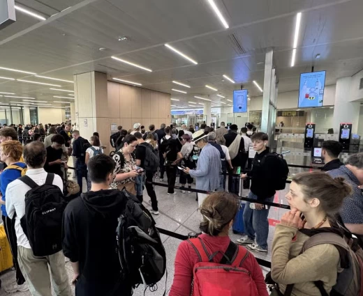 ΕΕ: Οι συνοριακοί έλεγχοι διπλασιάζουν τις ουρές στα μεγάλα αεροδρόμια