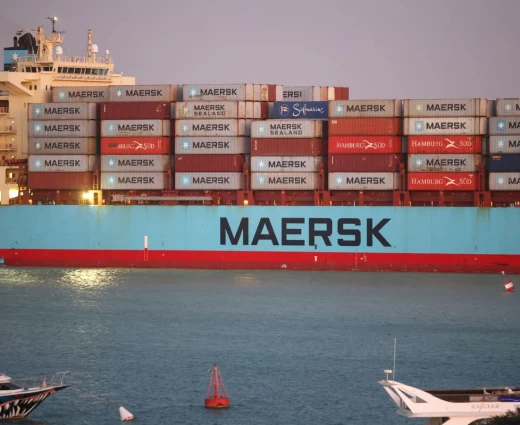 Maersk και Hapag-Lloyd επιστρέφουν στο Σουέζ – Νέα δεδομένα για containerships και ναύλους
