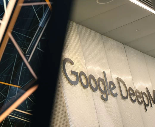 Η Google ετοιμάζει «αντεπίθεση» στη μάχη της AI