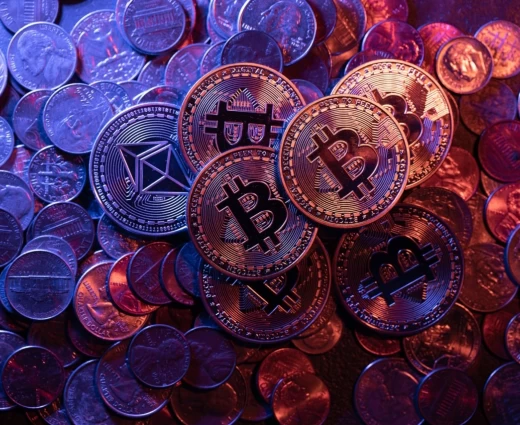 Bitcoin: Ράλι 20% σε μία εβδομάδα – Πάνω από τα $75.000 με «καύσιμο» ομόλογα και short squeeze