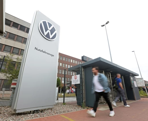 Volkswagen: Φουντώνει η οργή των εργαζομένων – Η δύσκολη αναμέτρηση του Μπλούμε για την αναδιάρθρωση