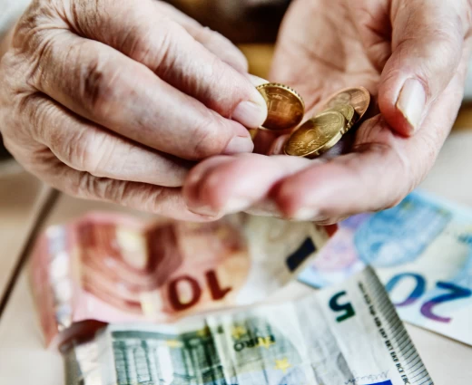 «Λίφτινγκ» και στη μικρή επιταγή με τη μεταρρύθμιση – Τα δύο σενάρια για το επίδομα χαμηλοσυνταξιούχων