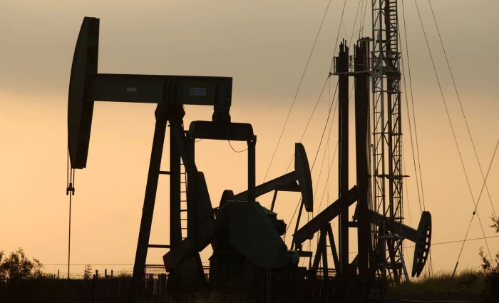 Πετρέλαιο: Συνεχίζει πτωτικά το Brent, κοντά στα 87 δολάρια με εβδομαδιαίες απώλειες άνω του 7%
