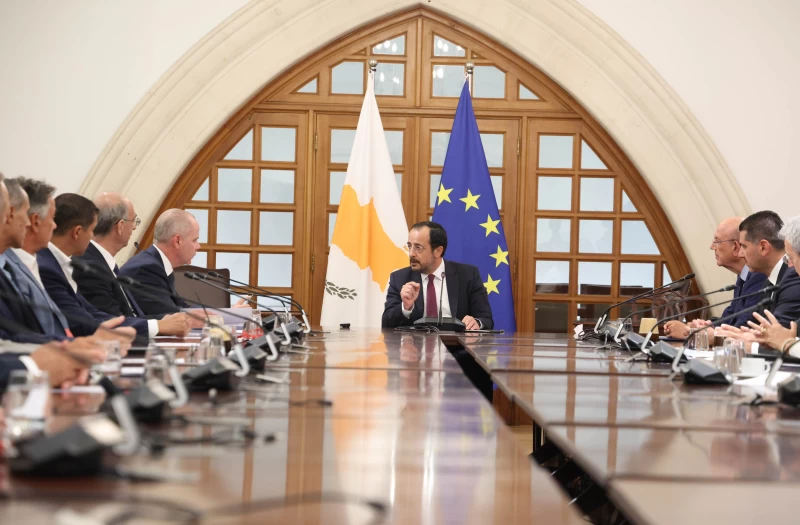 Συνταξιοδοτικό και οικονομία στο μικροσκόπιο της συνάντησης ΠτΔ με ΟΕΒ – Τι προβληματίζει του εργοδότες