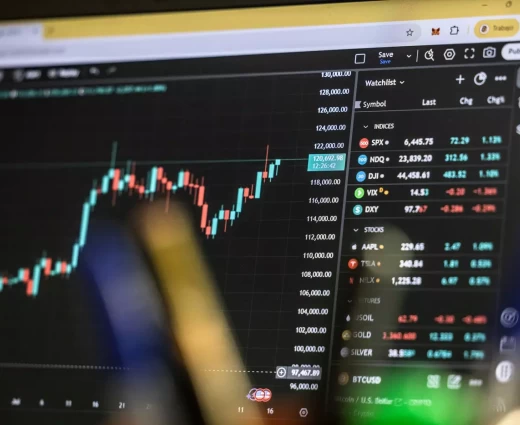 Wall Street: Ο χειρότερος μήνας από το 2008 για τα μικροτσίπ – «Εξαϋλώθηκαν» 2,2 τρισ. δολάρια