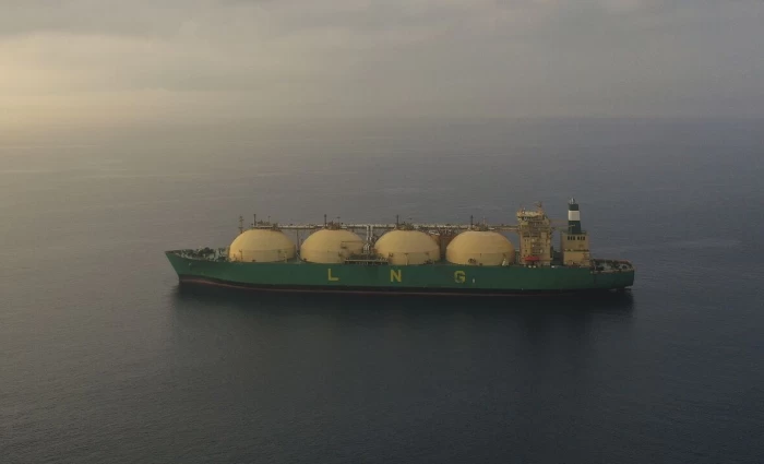 Η Ρωσία επεκτείνει τον «σκιώδη» στόλο LNG ενόψει των νέων ευρωπαϊκών κυρώσεων