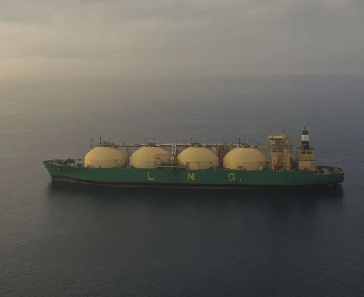 Η Ρωσία επεκτείνει τον «σκιώδη» στόλο LNG ενόψει των νέων ευρωπαϊκών κυρώσεων