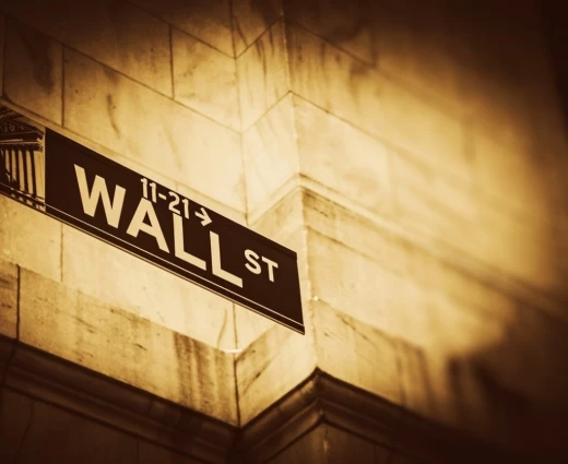 Επενδυτικός χειμώνας στη Wall Street: Ομόλογα και πετρέλαιο παγώνουν τις αγορές εν όψει Fed