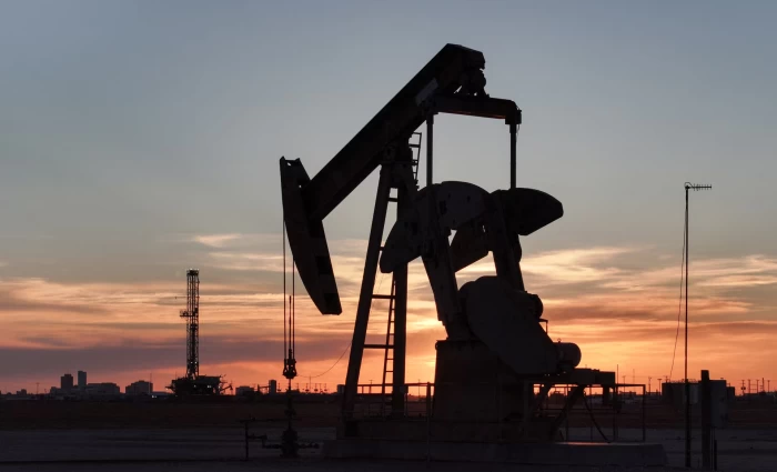 Πετρέλαιο: Υποχωρεί στα $106 το Brent καθώς η Σαουδική Αραβία επαναφέρει τον κρίσιμο αγωγό East-West