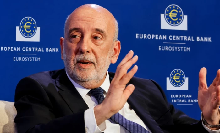 ΕΚΤ: Ο Μακλούφ δεν αποκλείει αύξηση επιτοκίων τον Οκτώβριο