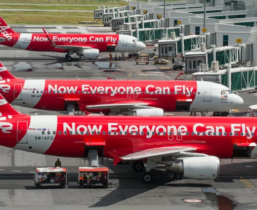 AirAsia: Καταρρέει η μετοχή της λόγω του κόστους καυσίμων – Πουλά νέα αεροσκάφη για ρευστότητα