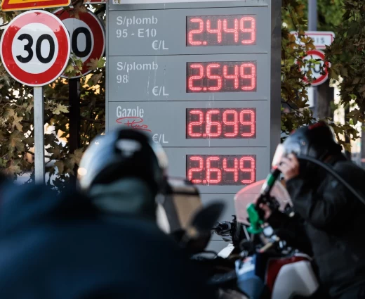 Ντίζελ: Σε ιστορικό υψηλό η μέση τιμή στα πρατήρια καυσίμων της ΕΕ – Άγγιξε τα 2,23 ευρώ το λίτρο