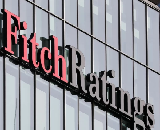 Παγκόσμια ανάπτυξη 2,6% βλέπει η Fitch το 2026 – Έπεται ακόμα μία αύξηση επιτοκίων από ΕΚΤ, Fed