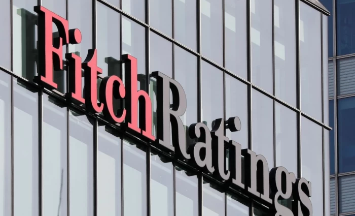 Παγκόσμια ανάπτυξη 2,6% βλέπει η Fitch το 2026 – Έπεται ακόμα μία αύξηση επιτοκίων από ΕΚΤ, Fed