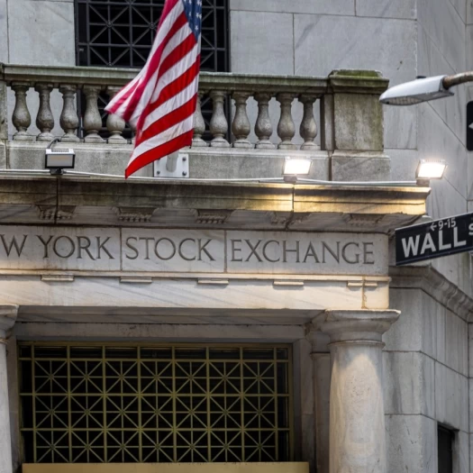 Wall Street: Η AI στηρίζει τις μετοχές παρά την άνοδο σε αποδόσεις ομολόγων και πετρέλαιο