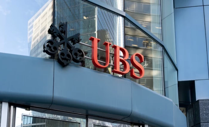 UBS: Τι κερδίζει και τι χάνει αν εγκαταλείψει την Ελβετία – Το δίλημμα των 33 δισ. και τα σενάρια συγχώνευσης