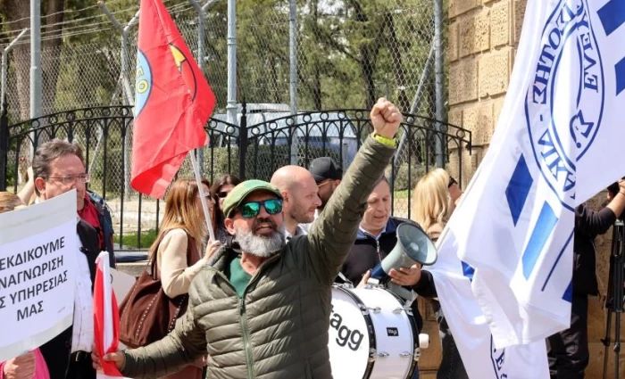 Έξω από το Προεδρικό με αιτήματα σήμερα οι εργαζόμενοι σε προγράμματα του ΥΠΑΝ