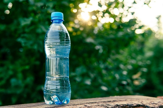 Εμφιαλωμένο νερό: Ποια χώρα ανεβάζει τις τιμές κατά 11% λόγω Ιράν