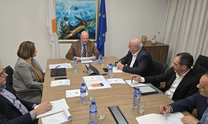 Υπό επεξεργασία σενάρια και μέτρα για απορρόφηση κραδασμών, λέει ο ΥΠΟΙΚ