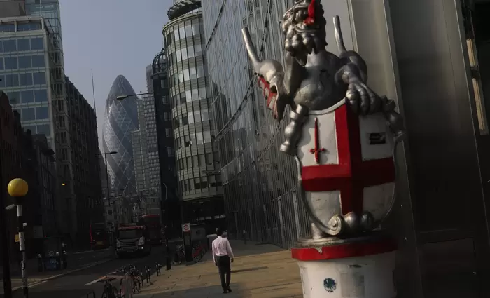 Η Ιταλία δίνει περίοδο χάριτος στις βρετανικές χρηματοοικονομικές εταιρείες