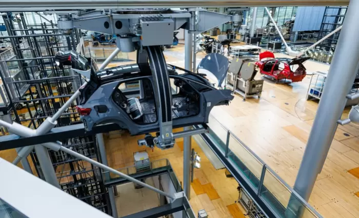 Σε κρίσιμο σταυροδρόμι η γερμανική οικονομία - Η μεγαλύτερη πτώση παραγωγής από το 2023