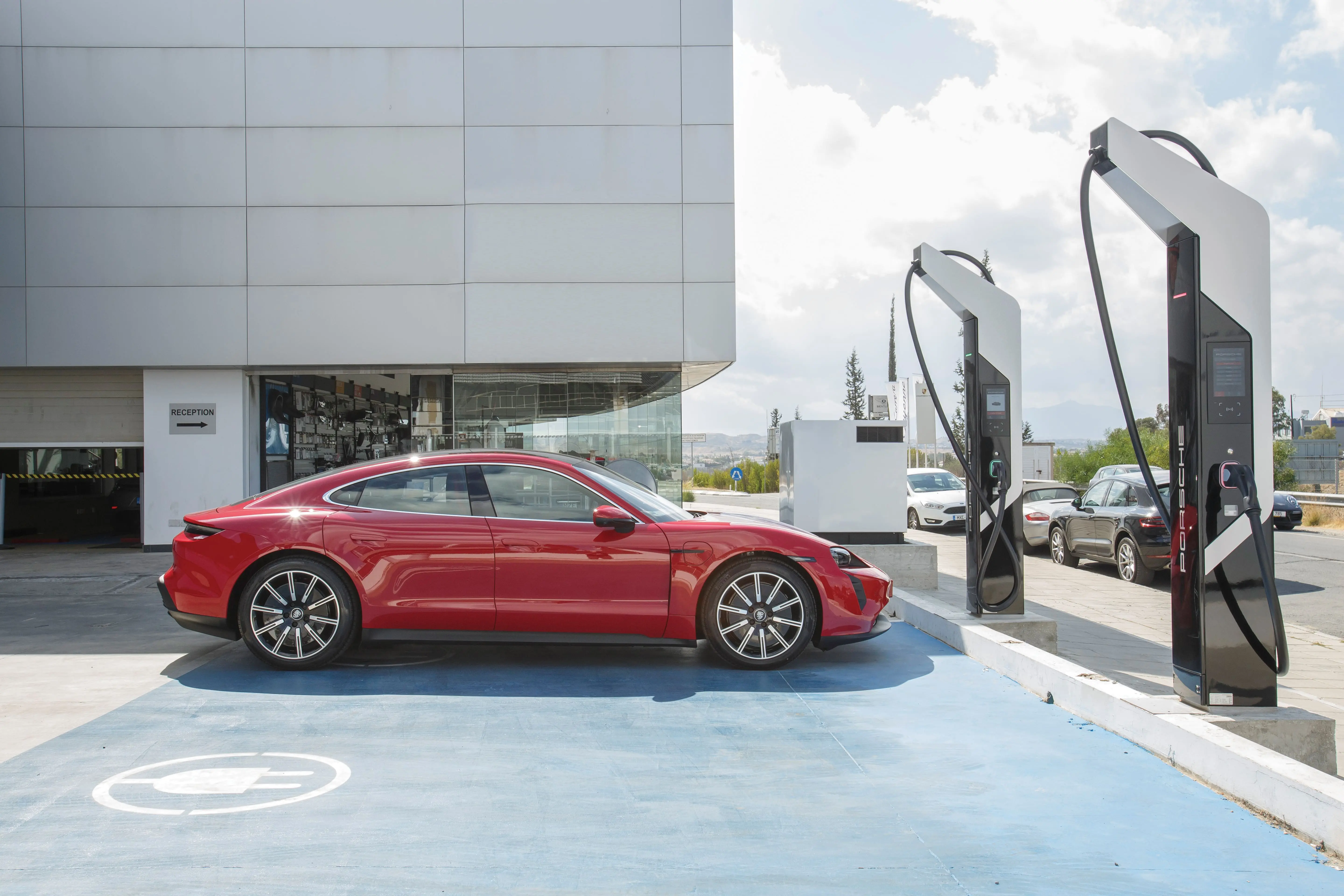 Porsche Turbo Charge: Ο ισχυρότερος σταθμός φόρτισης στην Κύπρο