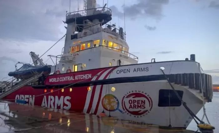 Open Arms: Επέστρεψε και αγκυροβόλησε στο λιμάνι Λάρνακας