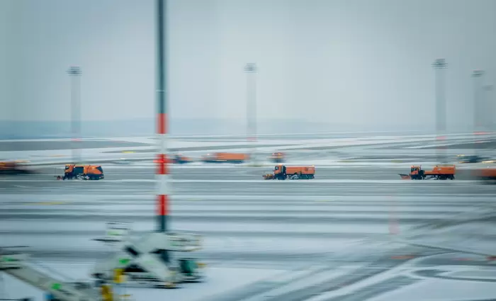 Γερμανία: Μαύρος πάγος κλείνει το αεροδρόμιο του Βερολίνου – Αναστολή πτήσεων