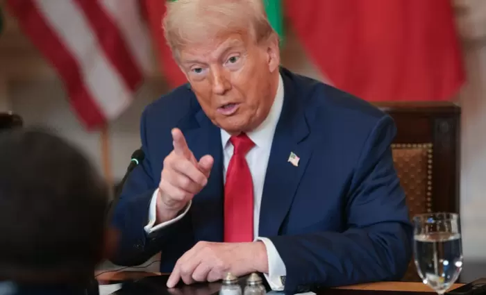 Ο Τραμπ επιβάλλει επιπλέον δασμούς 35% στα καναδικά προϊόντα