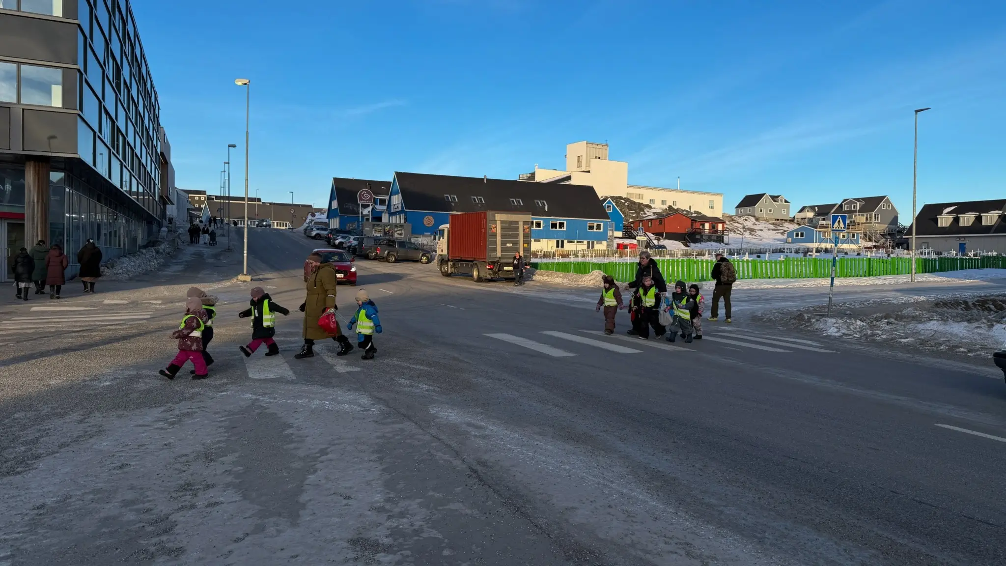 Γροιλανδία: Το μεγαλύτερο νησί του κόσμου με λιγότερους δρόμους από μια ελληνική πόλη και περισσότερα ηλεκτρικά αυτοκίνητα