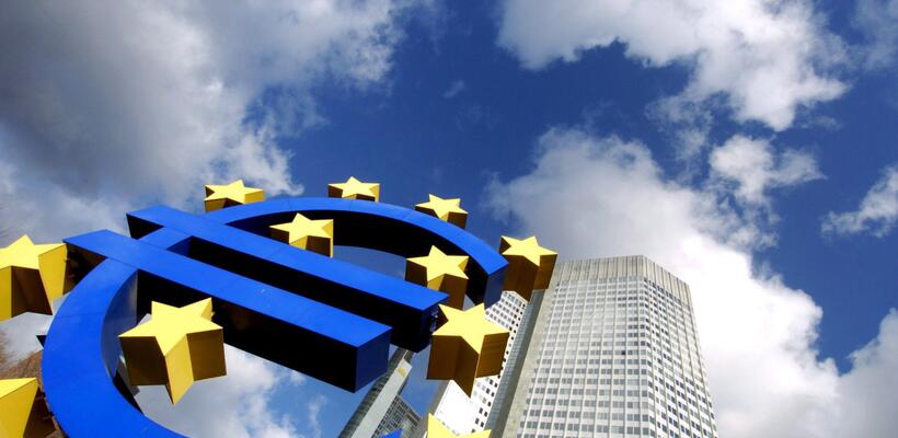 Η ΕΚΤ ανησυχεί για το υψηλό χρέος και τις αδύναμες τράπεζες