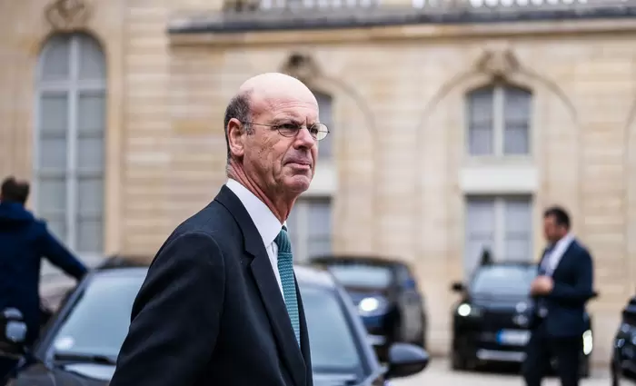 Λομπάρντ: Η Γαλλία θα πετύχει τον στόχο ελλείμματος παρά την πολιτική κρίση