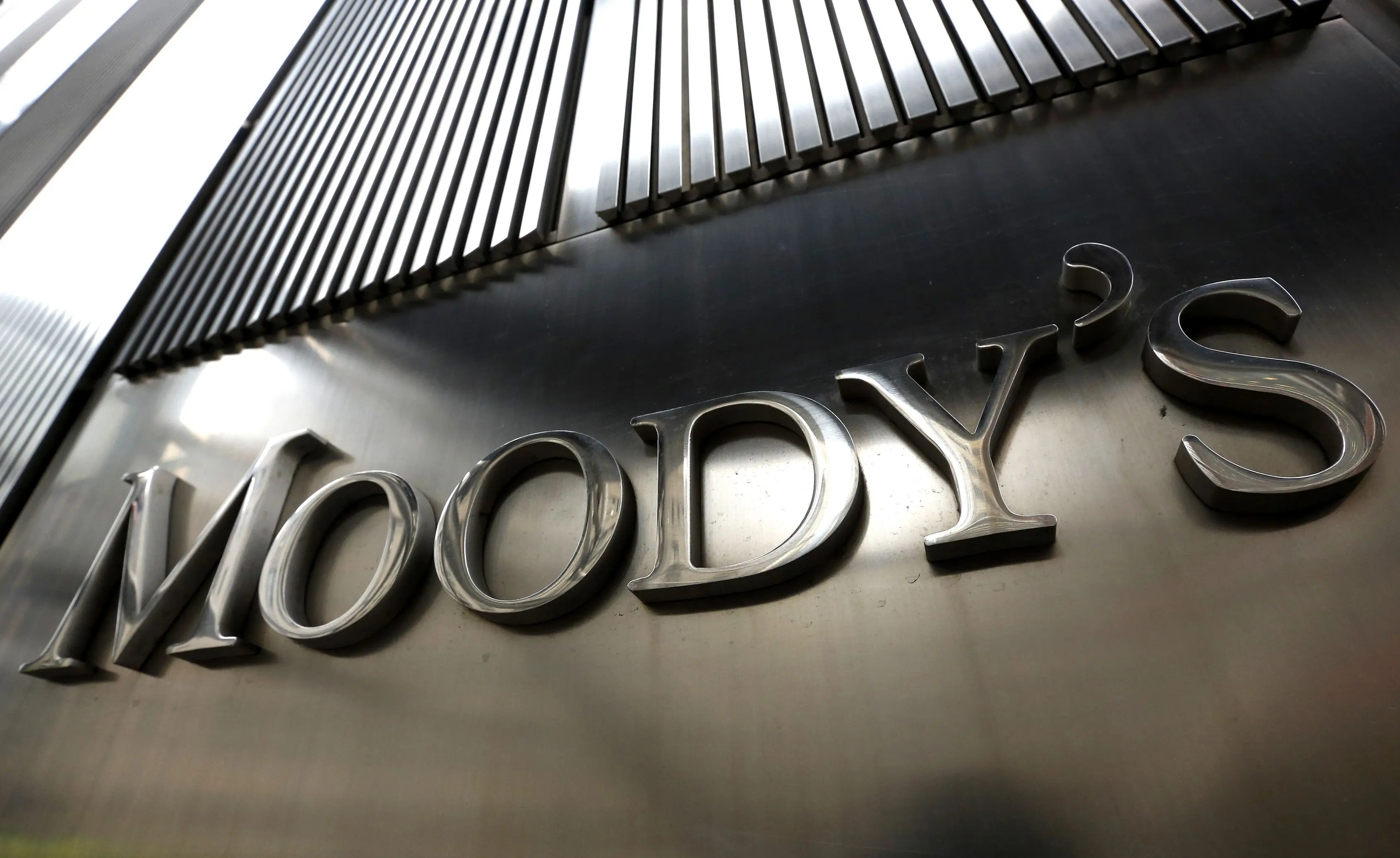 Moody's: Έρχεται 
