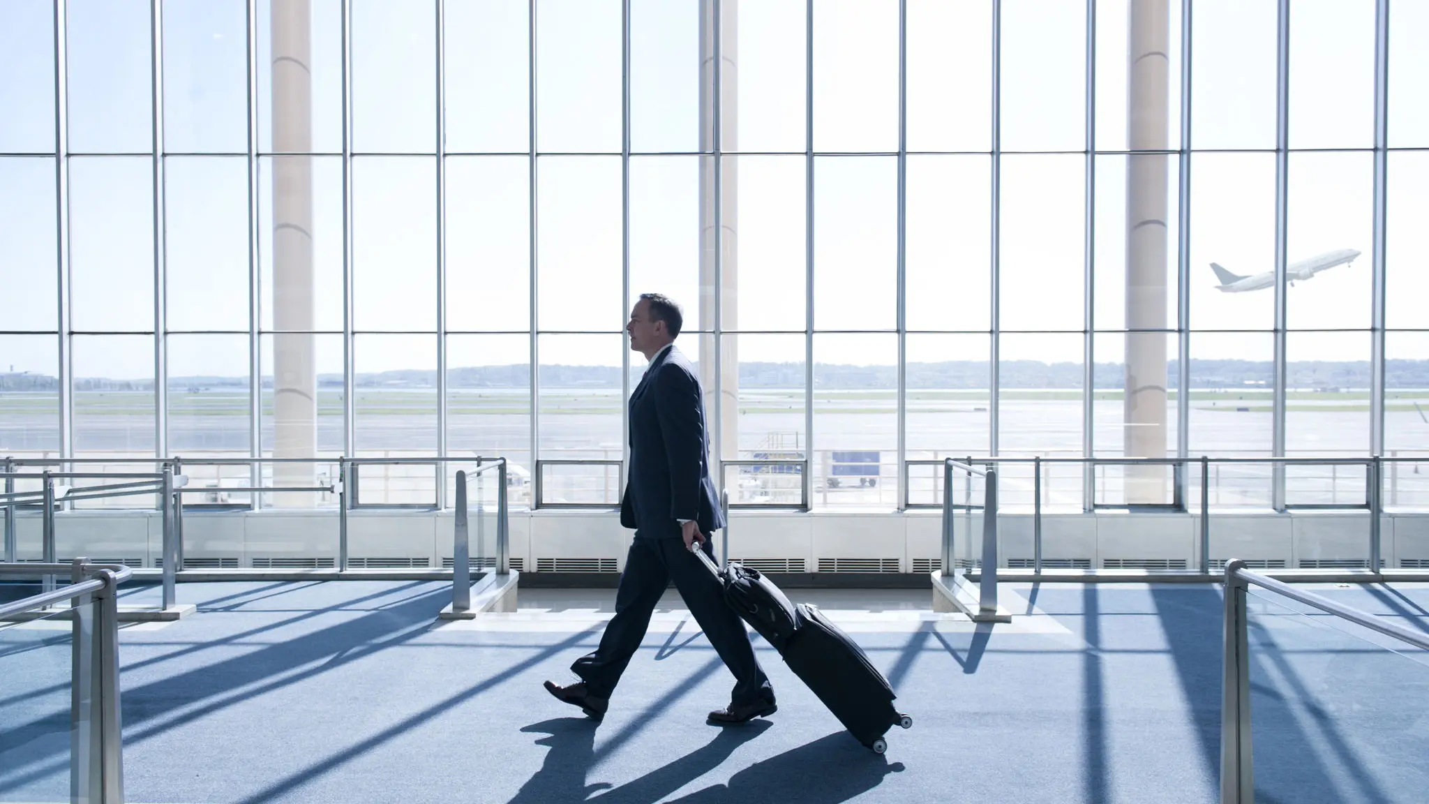 FT: Σημάδια ανάκαμψης στα επιχειρηματικά ταξίδια