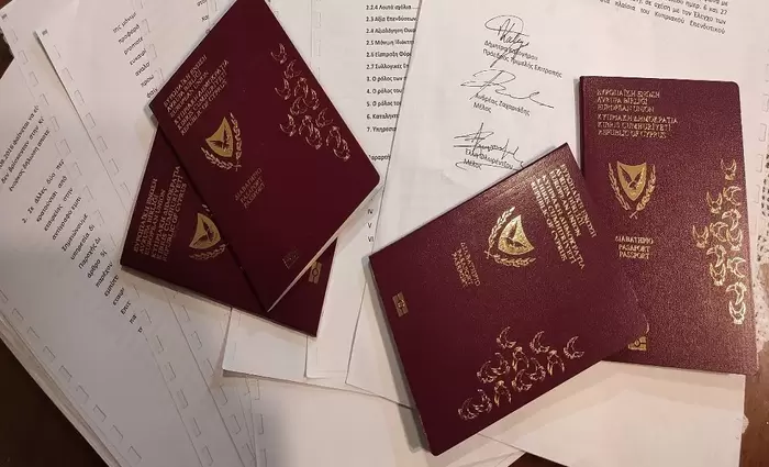 Στο δρόμο για το δικαστήριο και οι πολιτογραφήσεις Καμποτιανών