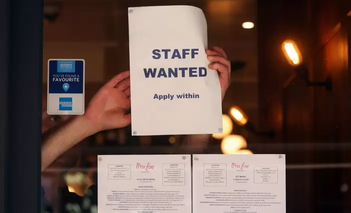 Μειώθηκαν οι κενές θέσεις εργασίας κατά 3%