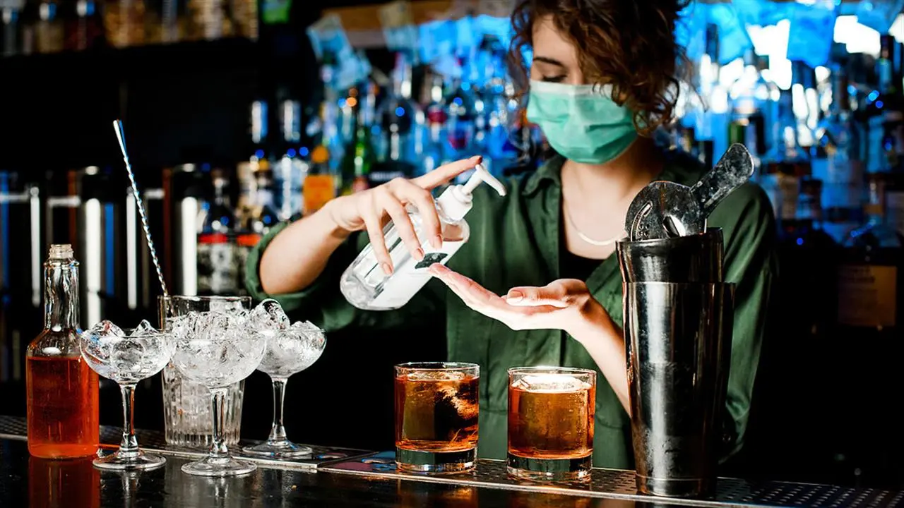 Μόνο εμβολιασμένοι στους χώρους εστίασης από τις 15 Δεκεμβρίου