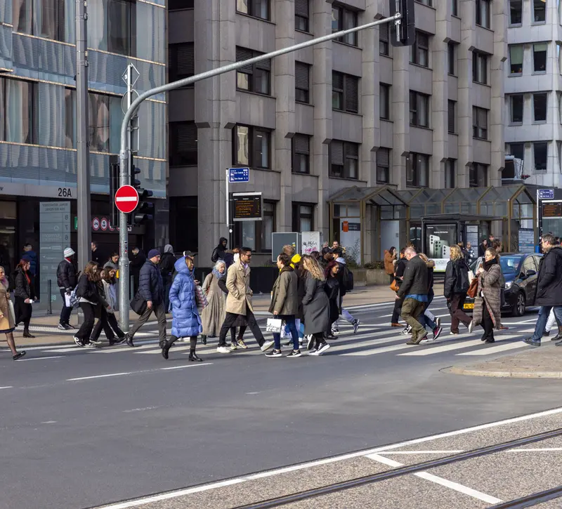 Πώς η πλουσιότερη χώρα της Ευρώπης έχει όλο και περισσότερους φτωχούς εργαζόμενους