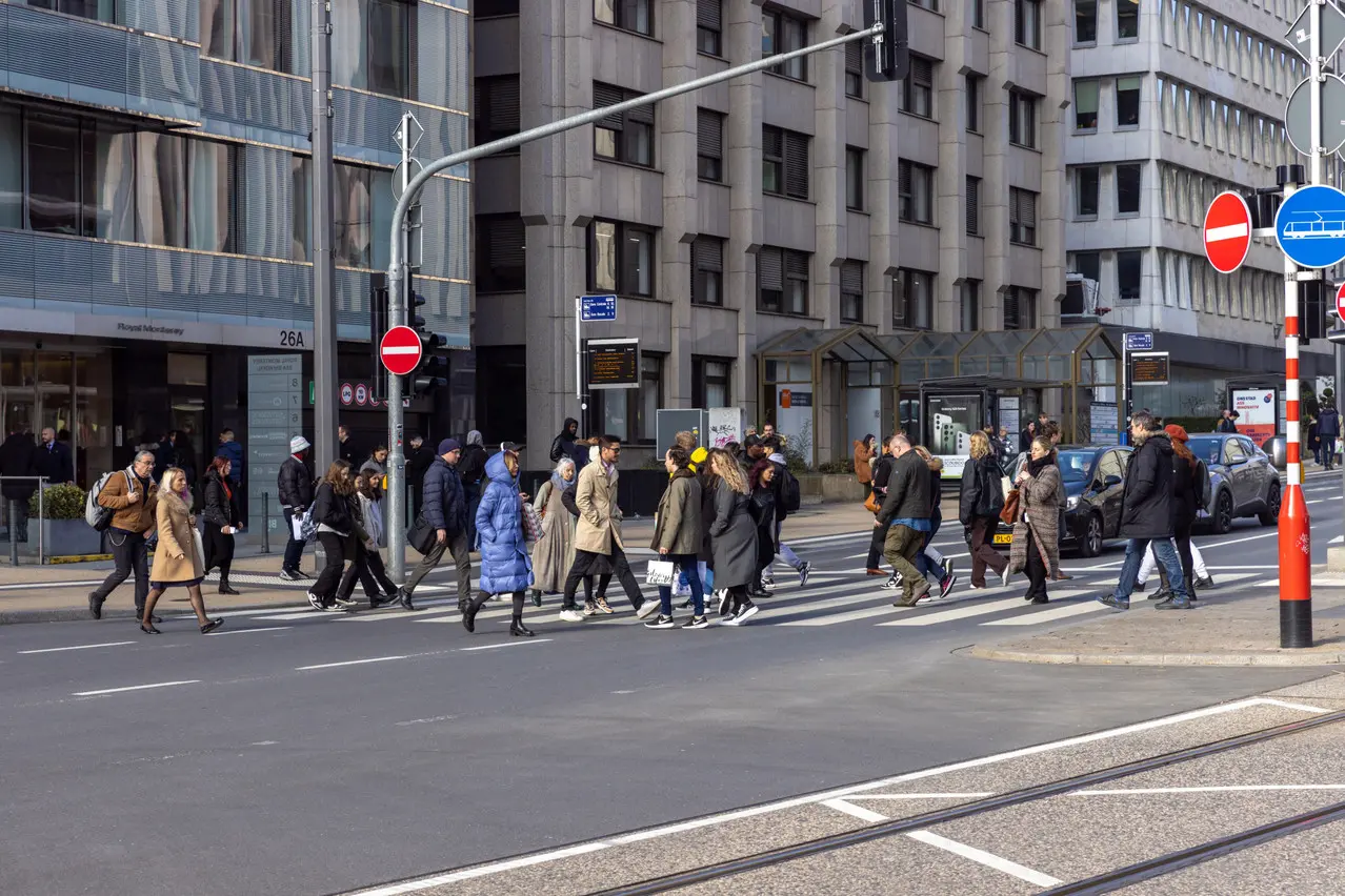 Πώς η πλουσιότερη χώρα της Ευρώπης έχει όλο και περισσότερους φτωχούς εργαζόμενους