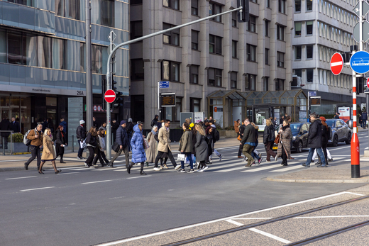 Πώς η πλουσιότερη χώρα της Ευρώπης έχει όλο και περισσότερους φτωχούς εργαζόμενους