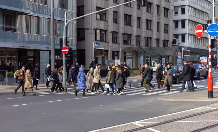 Πώς η πλουσιότερη χώρα της Ευρώπης έχει όλο και περισσότερους φτωχούς εργαζόμενους
