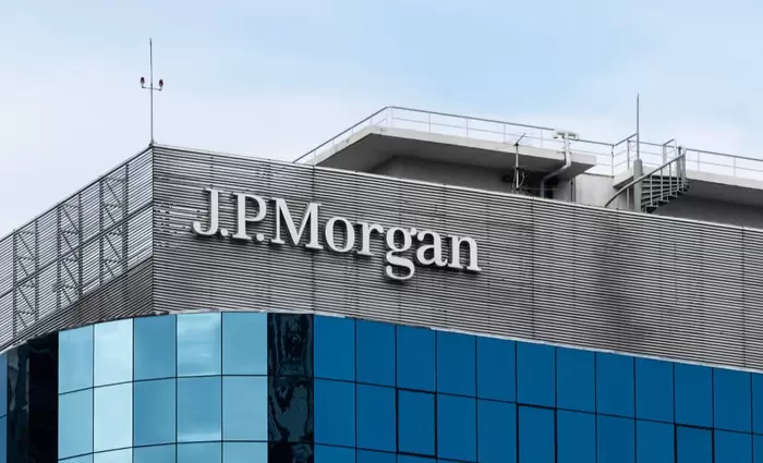 Η JPMorgan προειδοποιεί: Το πετρέλαιο θα επιστρέψει στα ιστορικά υψηλά του πολέμου αν δεν ανοίξει το Ορμούζ