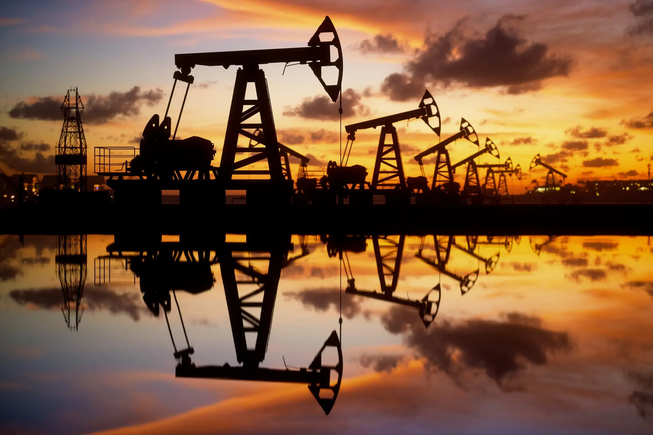 Παραμένει πάνω από τα 100 δολάρια το Brent - Στο 30% η αύξηση από τις αρχές Αυγούστου