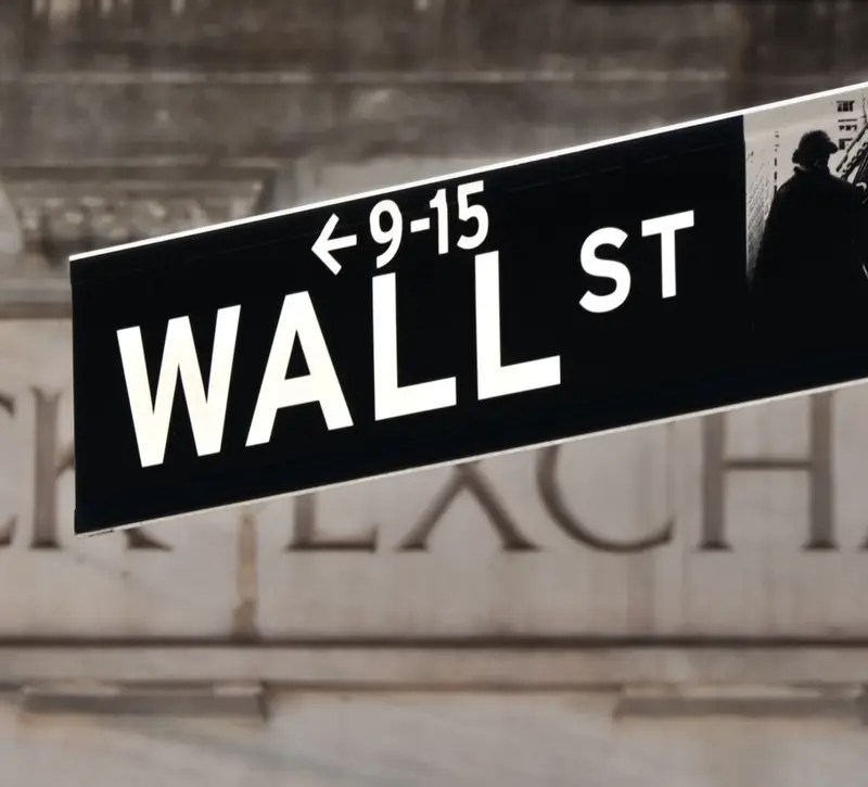 Wall Street: Περιορίζονται οι απώλειες μετά τα στοιχεία για τον πληθωρισμό