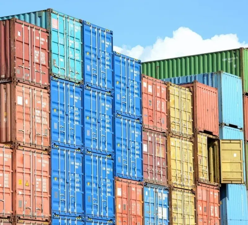 Ο Ισημερινός απειλεί την Κολομβία με τελωνειακούς δασμούς 100%