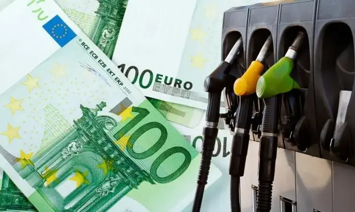 Πλαφόν στα καύσιμα: «Μόνο σε εξαιρετικές περιπτώσεις» - Μείωση του φόρου το 2022 λόγω Ουκρανίας έριξε τις τιμές έως 8 σεντ