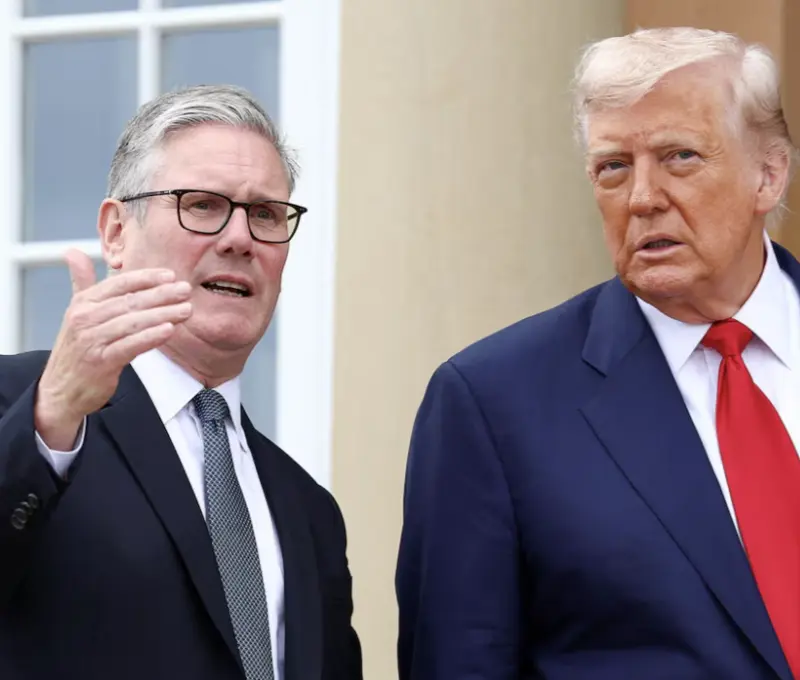 Ιράν: Στάρμερ και Τραμπ συζήτησαν για τη ναυσιπλοΐα στα Στενά του Ορμούζ